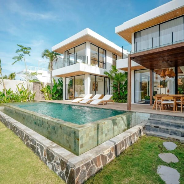 A Tropical Modern Home with A&hellip;