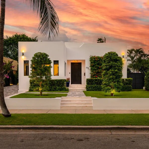 A Luxury Home with An Open-Concept…