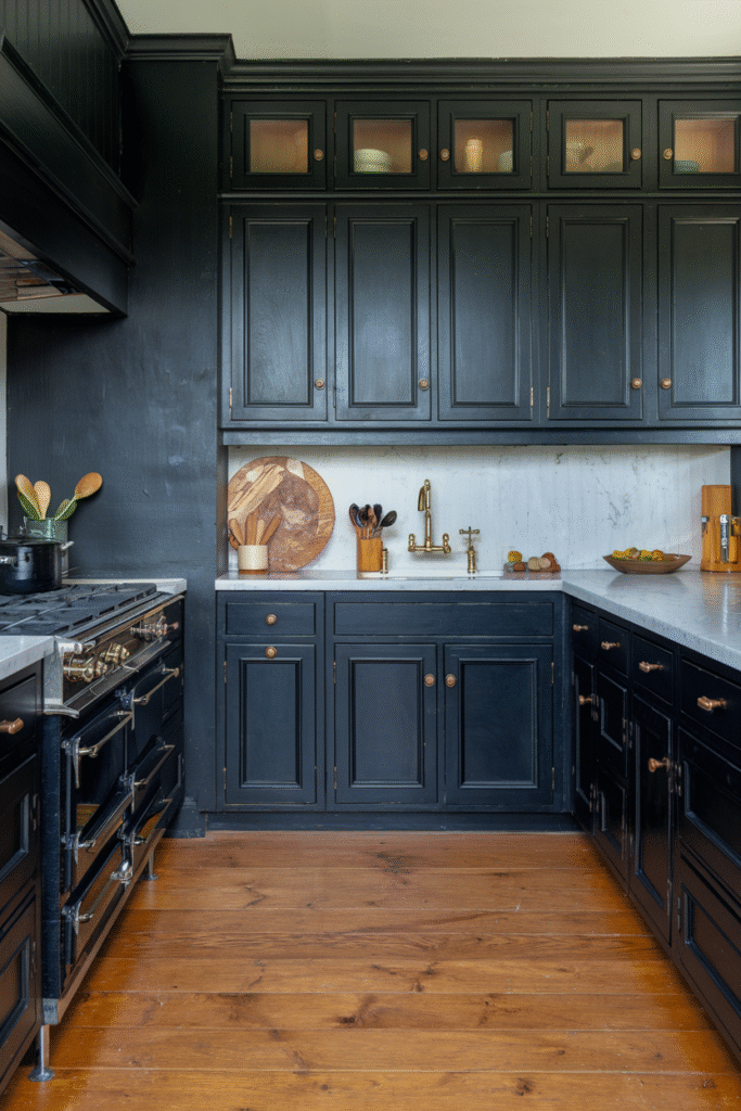 34 Black and Oak Kitchen Designs That Blend Warmth and Style – Saca Home